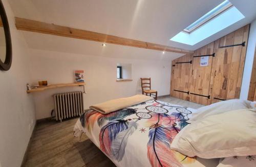 Saint-Julien-Molin-Molette House | Gîte de Charme avec Jacuzzi et Wifi Inclus - FR-1-496-336
