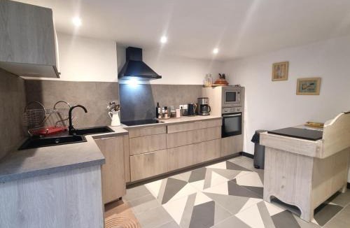 Saint-Julien-Molin-Molette House | Gîte de Charme avec Jacuzzi et Wifi Inclus - FR-1-496-336