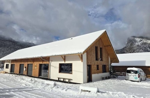 Saint-Pierre-d'Entremont Ski Chalet | Gîte "Les 5 Sommets" - Chartreuse, 14 pers.
