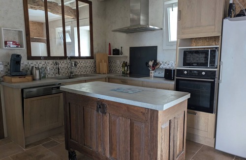 Precilhon House | Gîte Les pierres qui parlent - Complete accommodation in a renovated farmhouse *