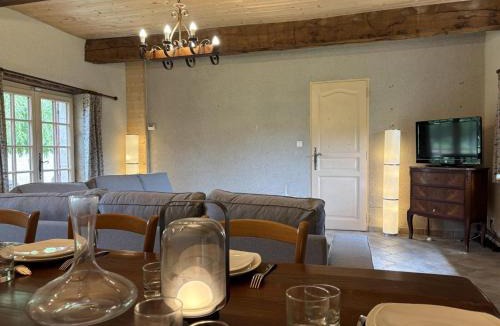 Sanssat House | Gîte rustique, animaux & clim - 12 pers. - FR-1-489-637