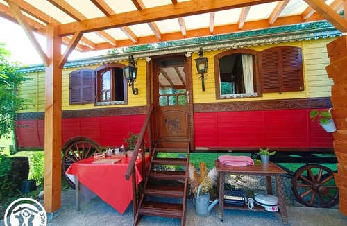 Lendou-en-Quercy House | Gîtes de France® - Roulotte de la Paille