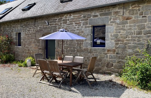 Ploerdut House | Gîtes Guebernez La Chaumière 6/Pers Heated indoor pool typical house