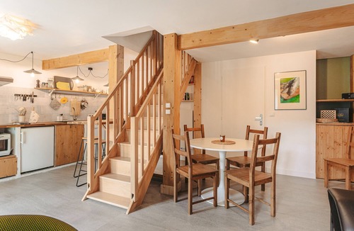 Puyravault House | Gabae Les Volets Verts - Holiday Home with Private Barbecue