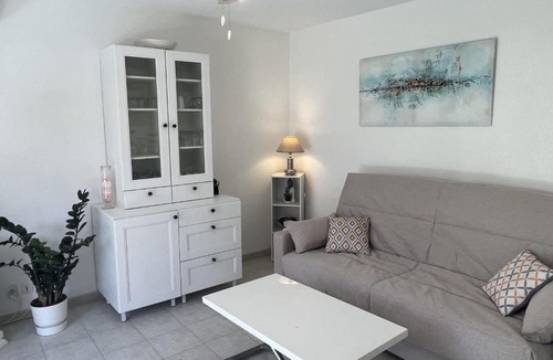 Frejus Port Apartment | Garden studio 150 m from the beach