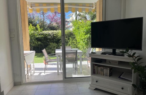 Frejus Port Apartment | Garden studio 150 m from the beach