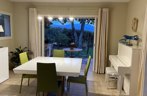 Gareoult House | Garden villa with pool