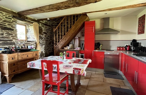 Saint-Martin-de-Fressengeas Cottage | Gite With Private Pool And Panoramic Views, perfect getaway!