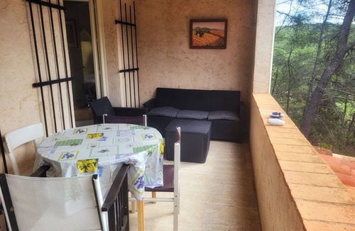 Salernes Apartment | Gîte, 2*, air conditioned, in a peaceful setting between olive trees and pool