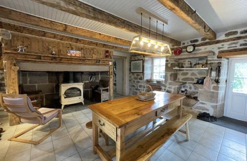 Saint-Jacques-des-Blats House | gite aux gardes aux pieds des montagnes