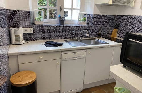 Saint-Evarzec House | GITE BIHAN 4 pers avec piscine couverte /chauffée, pétanque (pets welcome)