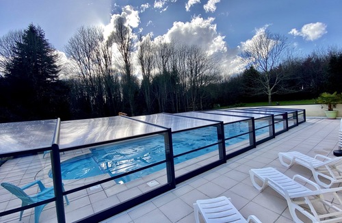 Saint-Evarzec House | GITE BIHAN 4 pers avec piscine couverte /chauffée, pétanque (pets welcome)