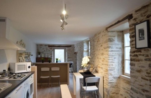 Curvalle Apartment | Gite Dans Maison Pour 2 Pers axe Albi-millau Bord de L'eau Vallée du Tarn