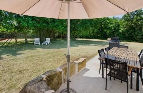 Rouffignac-Saint-Cernin-de-Reilhac House | Gite de charme pour 4 - jardin - terrasse - BBQ