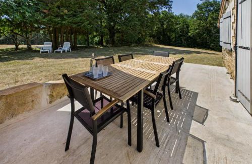 Rouffignac-Saint-Cernin-de-Reilhac House | Gite de charme pour 4 - jardin - terrasse - BBQ