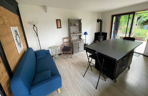 Sainte-Christie-d'Armagnac Ski Chalet | Gîte du Pin endormi - wooden cabin with a deck in a wooded setting