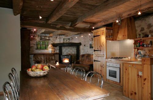 Hautefage House | Gite E'table Charlannes
