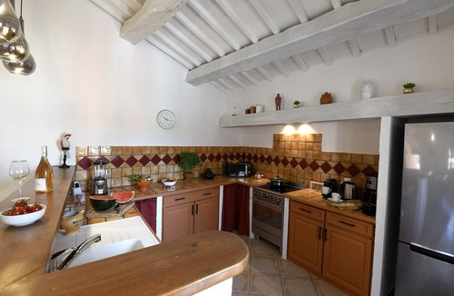Roussillon Cottage | Gîte-Ensuite with Shower-Countryside view
