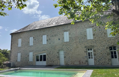 Alvignac House | Gite former post office hotel