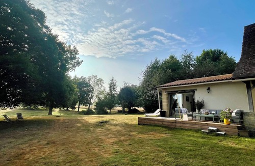 Saint-Sulpice-d'Excideuil House | Gite Sous Le Tilleul swimming pool. Pets welcome!