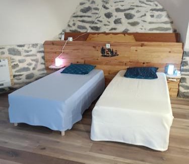 Saint-Martin-de-la-Porte Apartment | gite le bec d'aigle 1 ou 2 pers tarif modulable