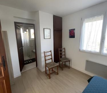 Pern House | Gite Le Paradis