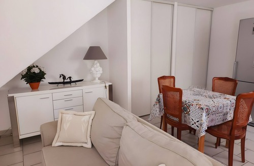 Oppede House | Gîte Le Roma with Shared Pool, Wi-Fi, and Air Conditioning in Oppède