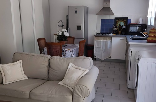Oppede House | Gîte Le Roma with Shared Pool, Wi-Fi, and Air Conditioning in Oppède