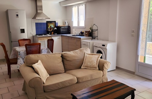 Oppede House | Gîte Le Roma with Shared Pool, Wi-Fi, and Air Conditioning in Oppède