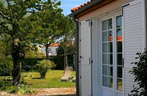 Dompierre-sur-Mer Apartment | Gîte les Dimeries - La Rochelle holiday home for 2 persons. with garden.