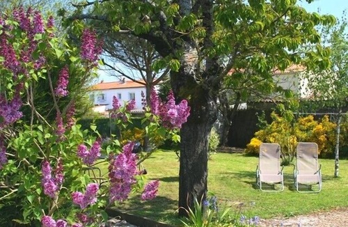 Dompierre-sur-Mer Apartment | Gîte les Dimeries - La Rochelle holiday home for 2 persons. with garden.