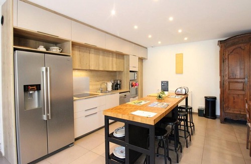 Saint-Bonnet-de-Salers Cottage | Gite Saint-Bonnet-de-Salers, 6 bedrooms, 14 persons