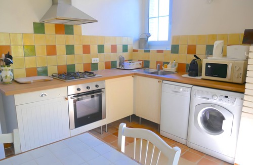 Castelnaudary House | Gite VertCastel – Charming Green Retreat with Pool and Spa