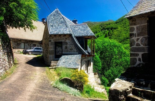Saint-Jacques-des-Blats House | giteduplombducantal to the guards in Saint-Jacques-Des-Blats