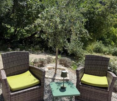 Plaisians Apartment | Gites Les Rochers de Plaisians avec piscine privée
