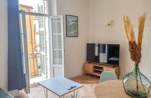 Hyeres City Centre Apartment | Golden light - Elegant central studio