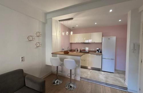 Golfe Juan Apartment | GOLFE JUAN - STUDIO Calme et Cosy - Plages à pied