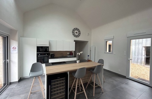 Plouneour-Trez House | Grande Maison en Pierres Rénovée à 1,5 km de la mer