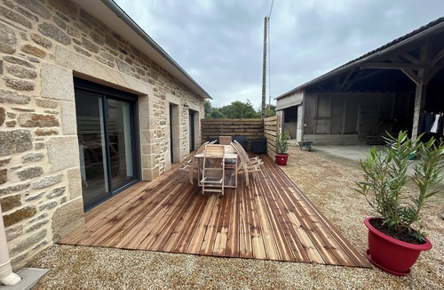 Plouneour-Trez House | Grande Maison en Pierres Rénovée à 1,5 km de la mer
