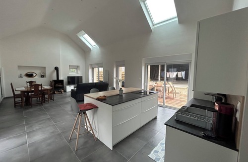 Plouneour-Trez House | Grande Maison en Pierres Rénovée à 1,5 km de la mer