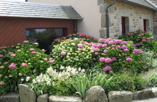 Plouarzel Cottage | GRAND GITE Modulable sleeps 10 to 28