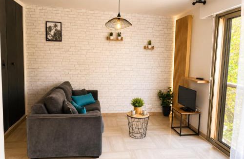 Hyeres City Centre Apartment | Grand Studio dans Résidence avec Piscine