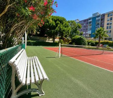 Hyeres City Centre Apartment | Grand Studio dans Résidence avec Piscine