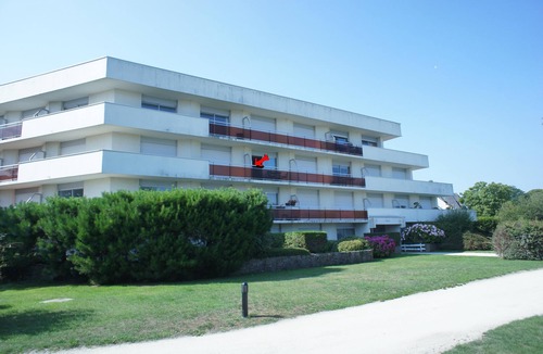 Dinard Apartment | GRAND STUDIO sea view, 47M2 tastefully decorated, 3 stars