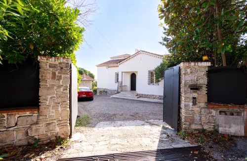Riou - Petit Juas - Av de Grasse Villa | Grande villa proche plage vue îles, baie de Cannes