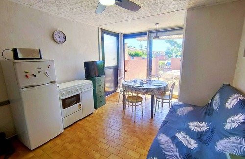 Les Arenes Apartment | Ground-floor studio apartment terrace, swimming and parking 4CORO77.