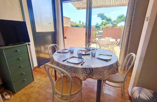 Les Arenes Apartment | Ground-floor studio apartment terrace, swimming and parking 4CORO77.