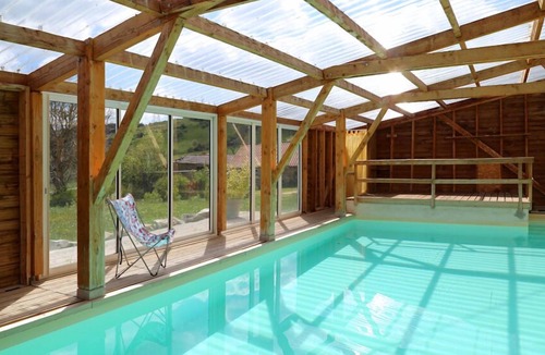 Saint-Christophe-dʼAllier Cottage | Group accommodation for 27 people with indoor swimming pool heated year-round