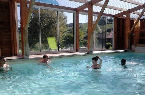 Saint-Christophe-dʼAllier Cottage | Group accommodation for 27 people with indoor swimming pool heated year-round
