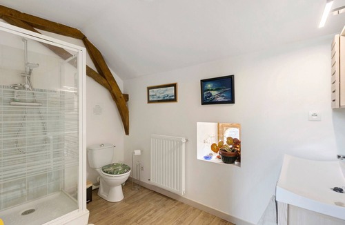 Durtal Bed & Breakfast | Guest Room 'Cocon' with Shared Garden and Wi-Fi